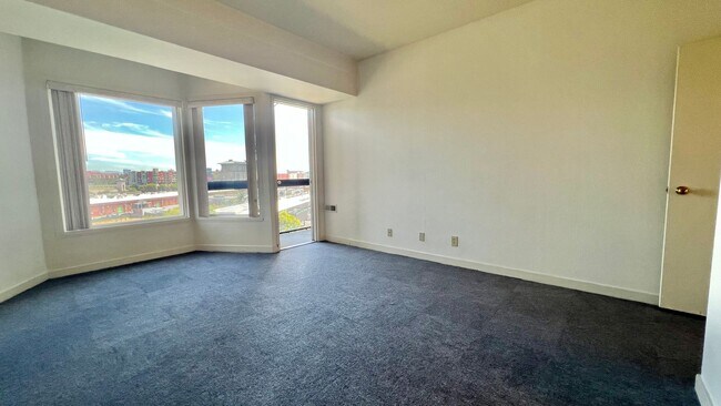 Building Photo - Spacious and convenient  east-facing 1Bd 1...