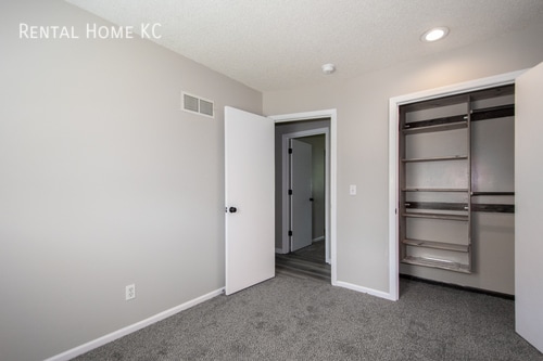 Building Photo - 15211 Navaho-