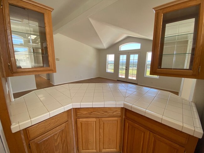 Building Photo - Panoramic Views - 46 West - Hilltop Property