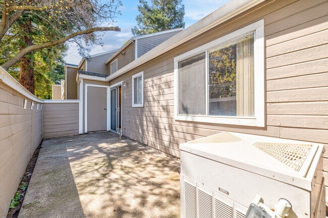Building Photo - 9101 Newhall Dr