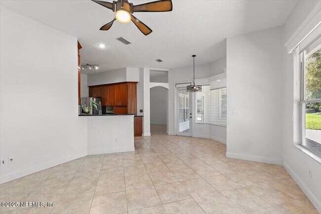 Building Photo - 4126 Richmond Park Dr E