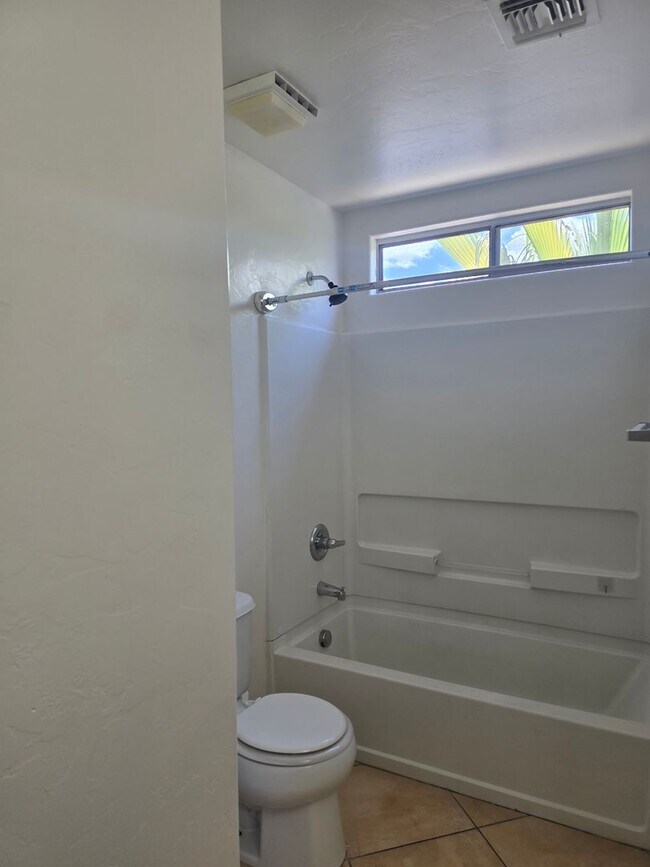 Building Photo - Large 4 bedroom home with Den - Corner lot...