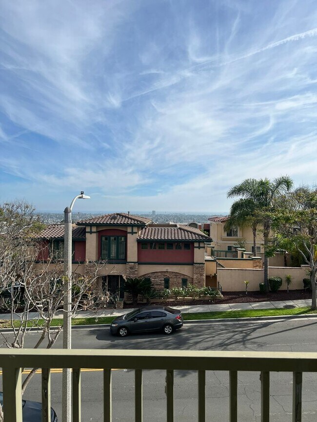 Building Photo - Skyline Villas: Hilltop Townhouse with Stunning Views in Signal Hill