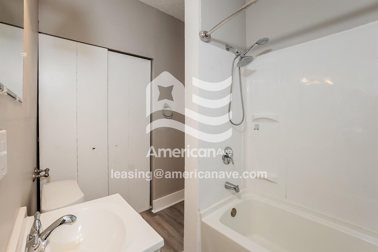 Building Photo - 902 Bye St