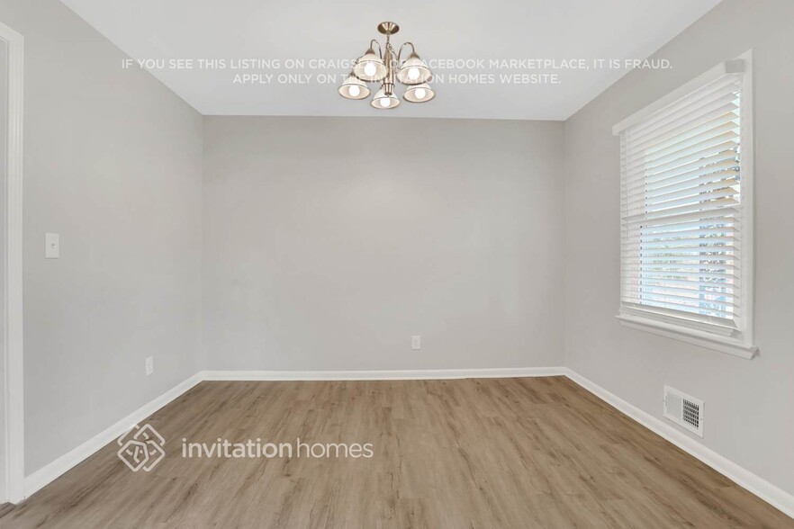 Building Photo - 2813 Battlecrest Dr