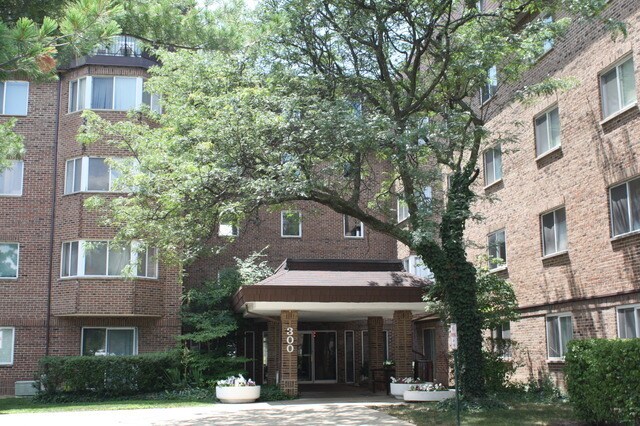 Primary Photo - 300 S Roselle Rd