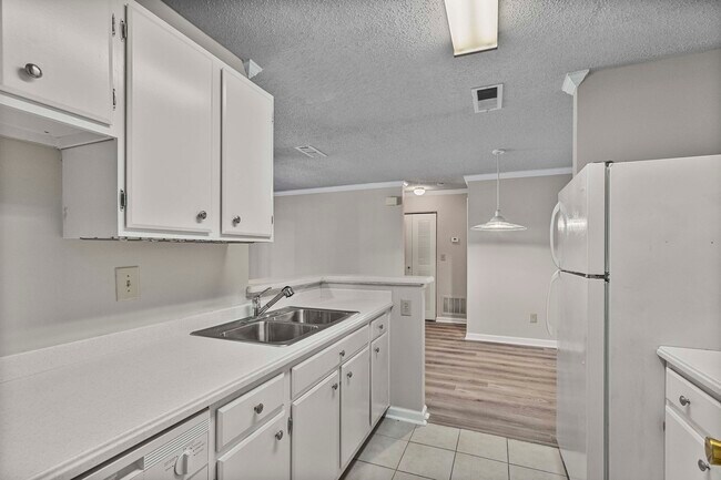 Building Photo - 619 Granville Ct