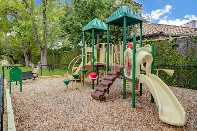 Building Photo - 5110 San Felipe St