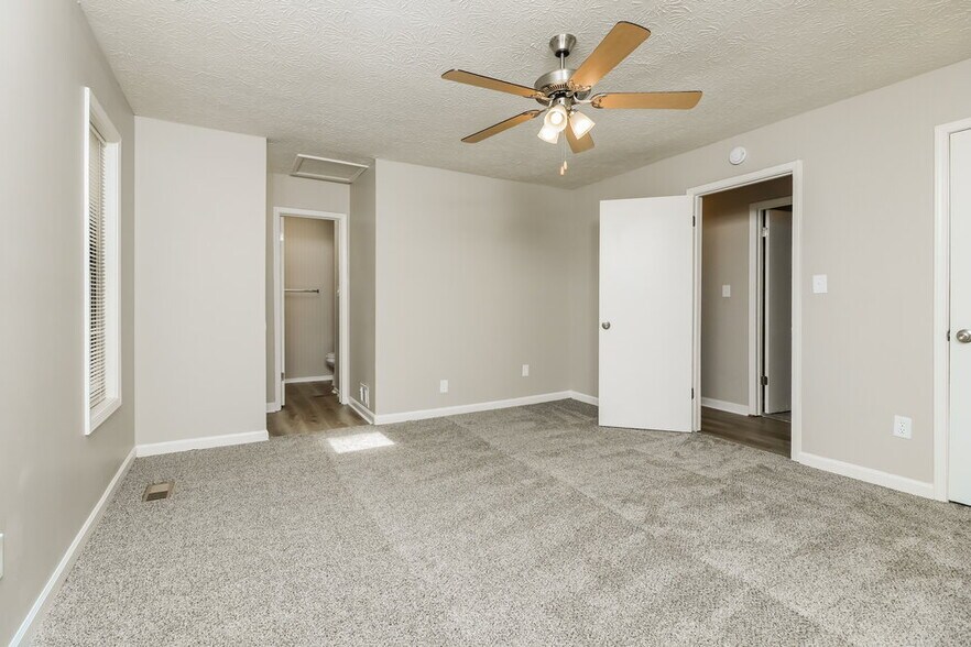 Building Photo - 4173 Woodcrest Dr