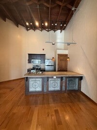 Building Photo - Spacious 1 bedroom 1 bathroom loft AVAILABLE NOW!