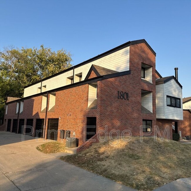 Building Photo - 1801 Ridgehaven Ct