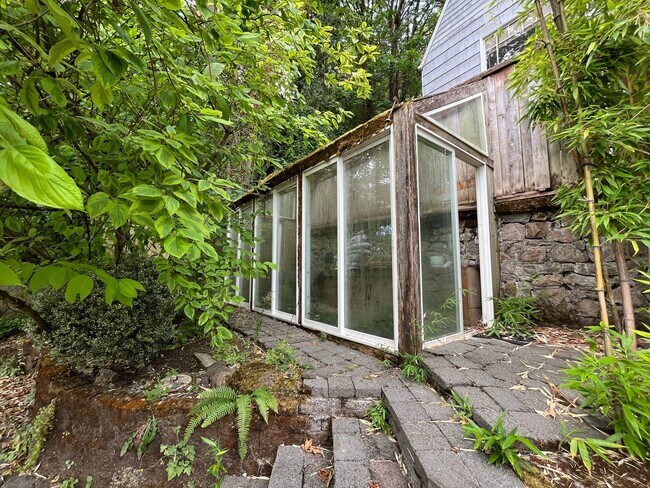 Building Photo - 225 SW Whitaker St