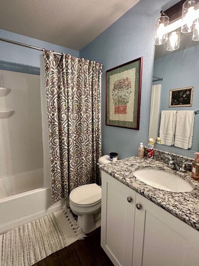 Building Photo - FANTASTIC 3BD/2.5BA w/ A/C in Patriot Park