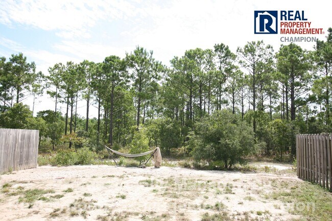 Building Photo - Fabulous Townhome with Open Floorplan