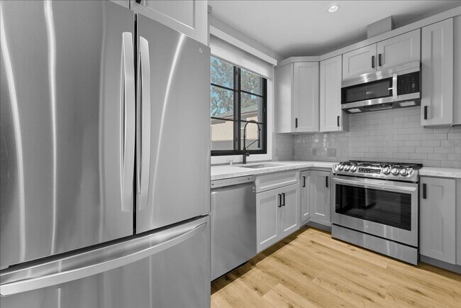 Building Photo - 1348 Burnside Ave