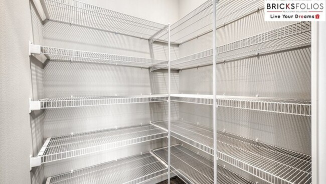 Building Photo - The Perfect Blend of Comfort & Convenience in Puyallup