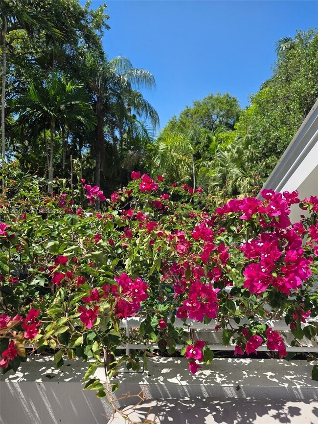 Building Photo - 2848 SW 22nd Ave