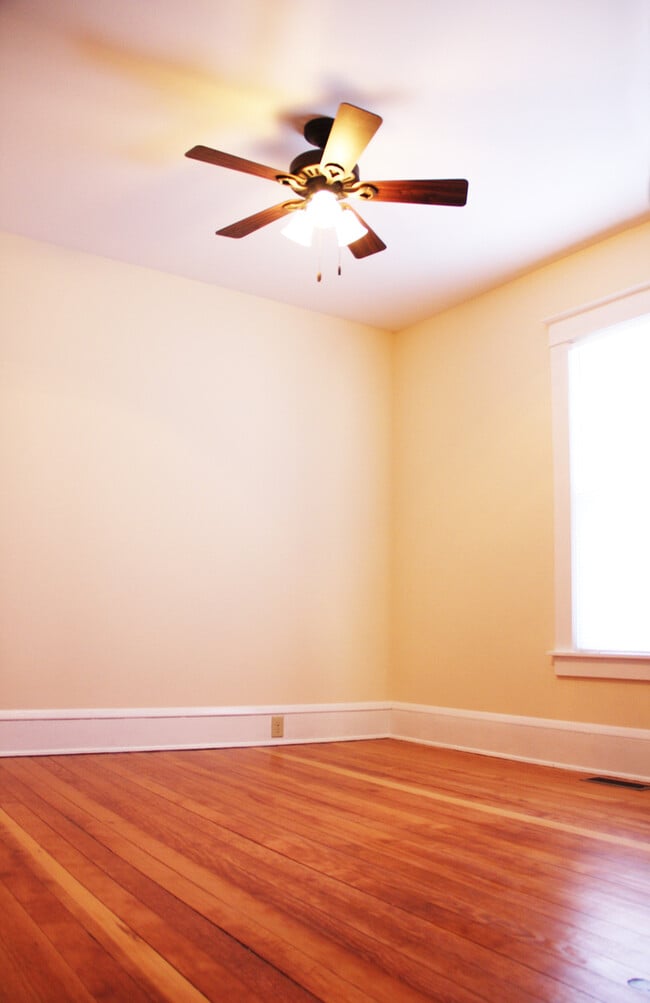 Building Photo - 20 Peru St