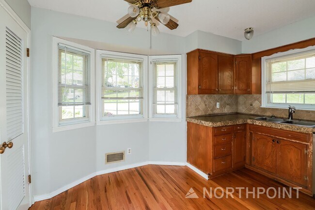 Building Photo - 3 BR/2BA | Newly Renovated Single Family Home |  2 Car Garage | Large Subbasement