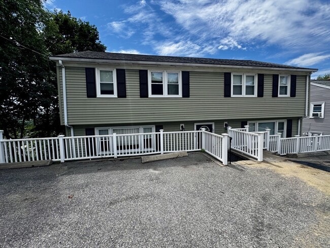 Building Photo - 216 Palfrey St