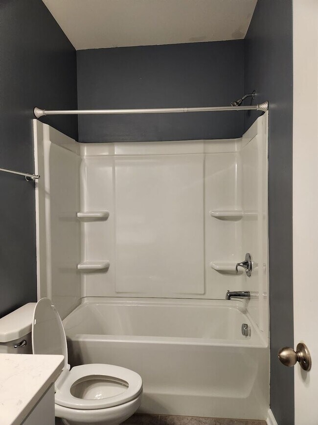 Building Photo - Charming Davidson 4-Bedroom with Modern Fi...