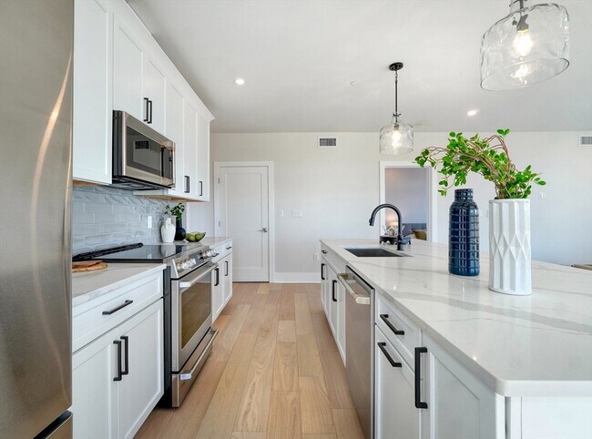 Building Photo - 62 Foundry St