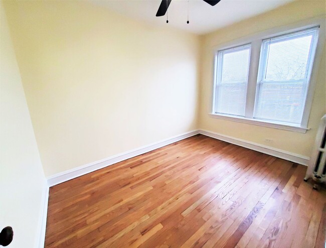 Building Photo - 3056 W Irving Park Rd