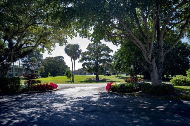 Primary Photo - 4017 N Cypress Dr