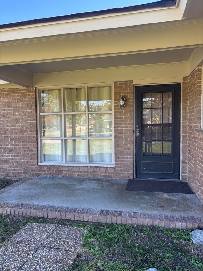 Building Photo - 855 Whatley St