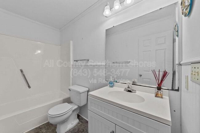 Building Photo - 305 Resort Dr