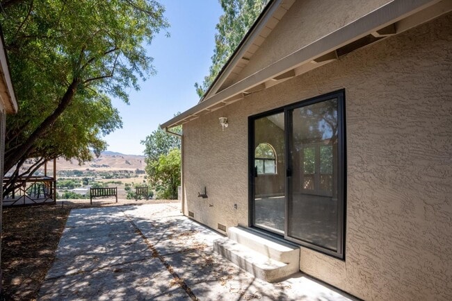 Building Photo - Hollister Home in Ridgemark Gated Community