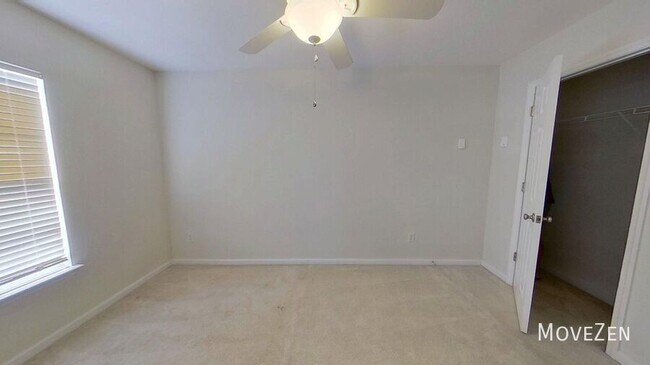 Building Photo - 2200 Valley Edge Dr