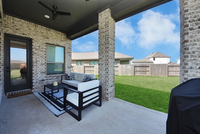 Building Photo - 2995 Tantara Dr