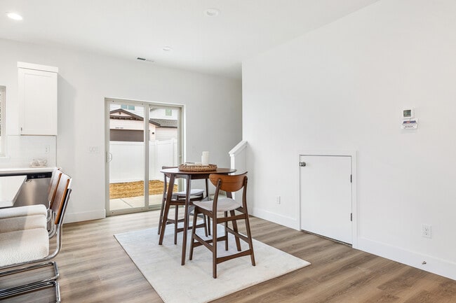 Building Photo - 1074 S Underwood Pl