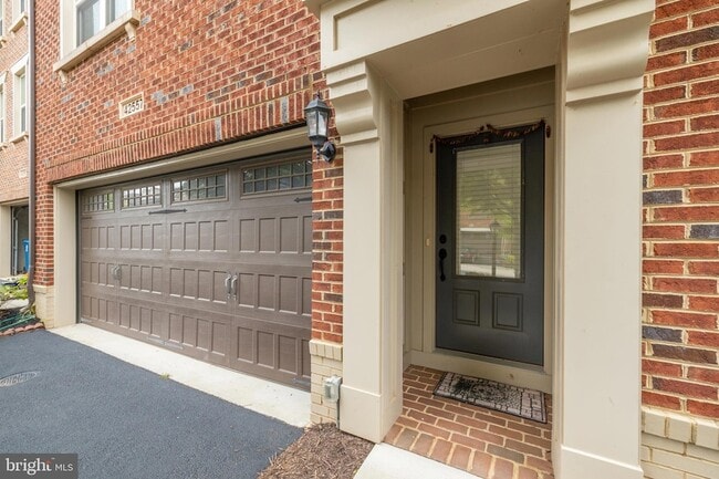 Building Photo - 42557 Dreamweaver Dr
