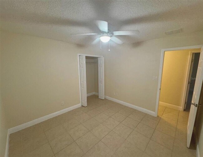 Building Photo - 10618 Eastview Dr