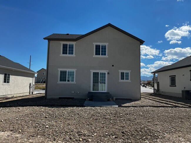 Building Photo - GET $500 OFF THE FIRST MONTHS RENT!!!!