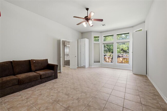 Building Photo - 3013 Covington Pl