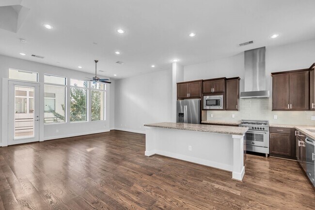 Building Photo - 1724 Ovid St