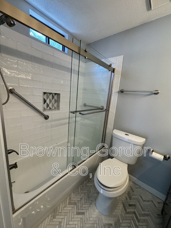 Building Photo - 801 Laurel Hill Dr