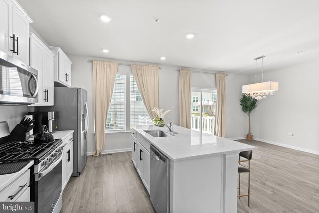 Building Photo - 9715 Summerton Dr