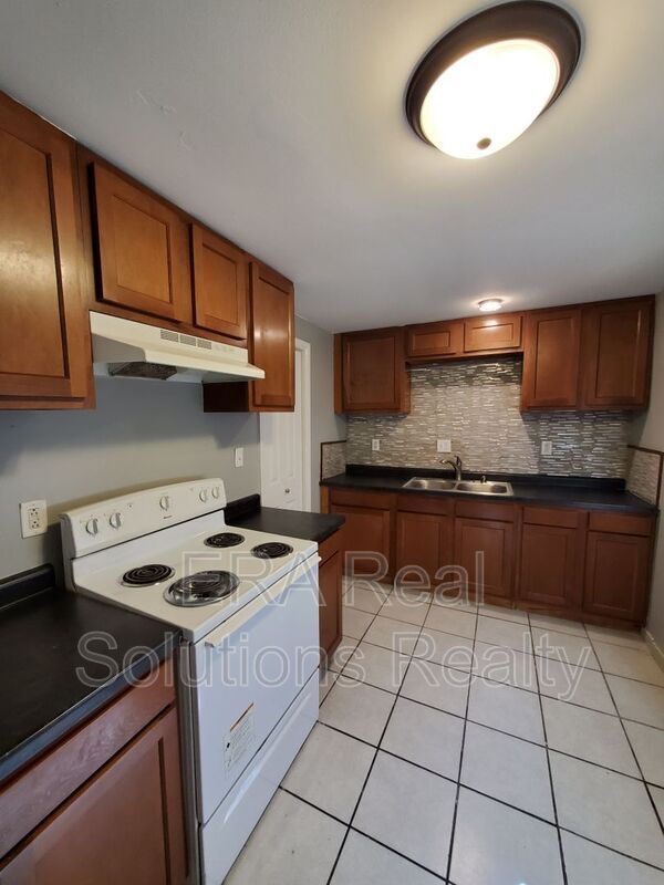 Building Photo - 301 S Napoleon Ave