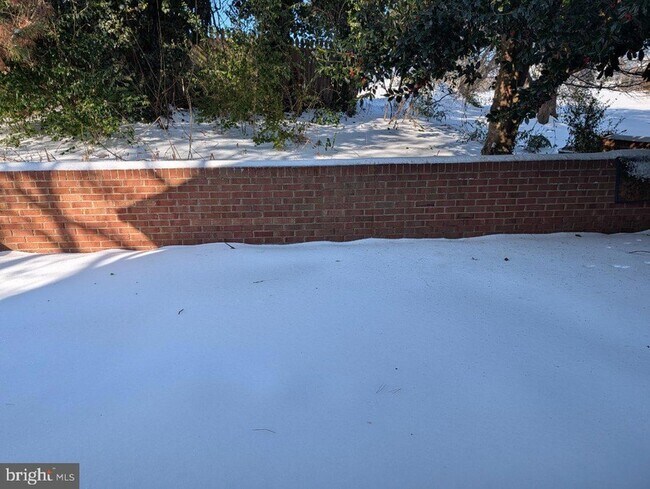 Building Photo - 295 Bay St