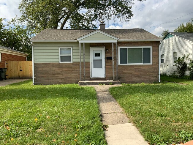 Primary Photo - 2013 S Olive St
