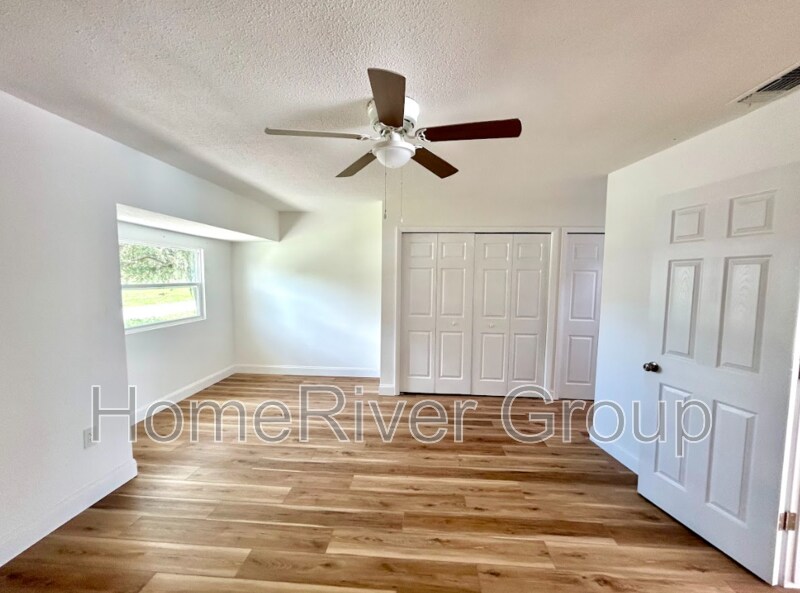 Building Photo - 565 Clearview Dr