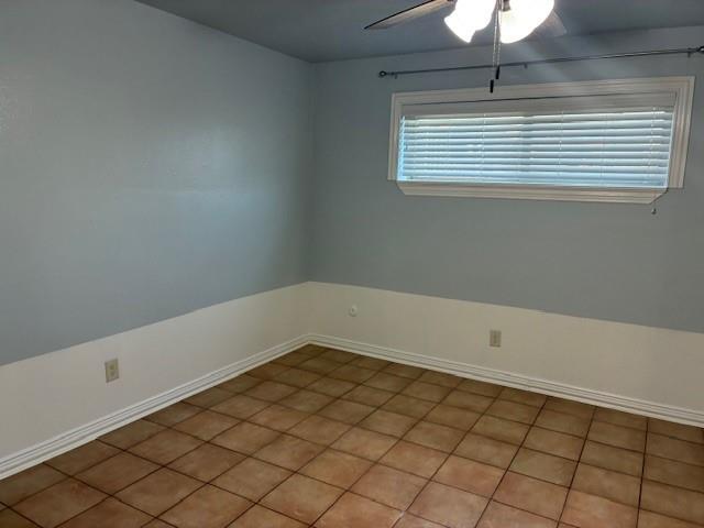 Building Photo - 425 S Oak St