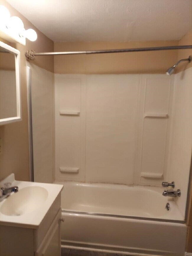 Bathroom - 465 Winsley St