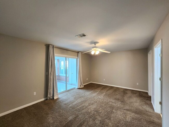 Building Photo - 2/2 Home in Lakeview Villas!