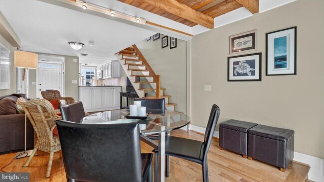 Building Photo - 35 Pinkney St