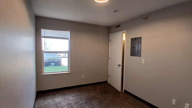 Building Photo - 60 Miller Ave SW